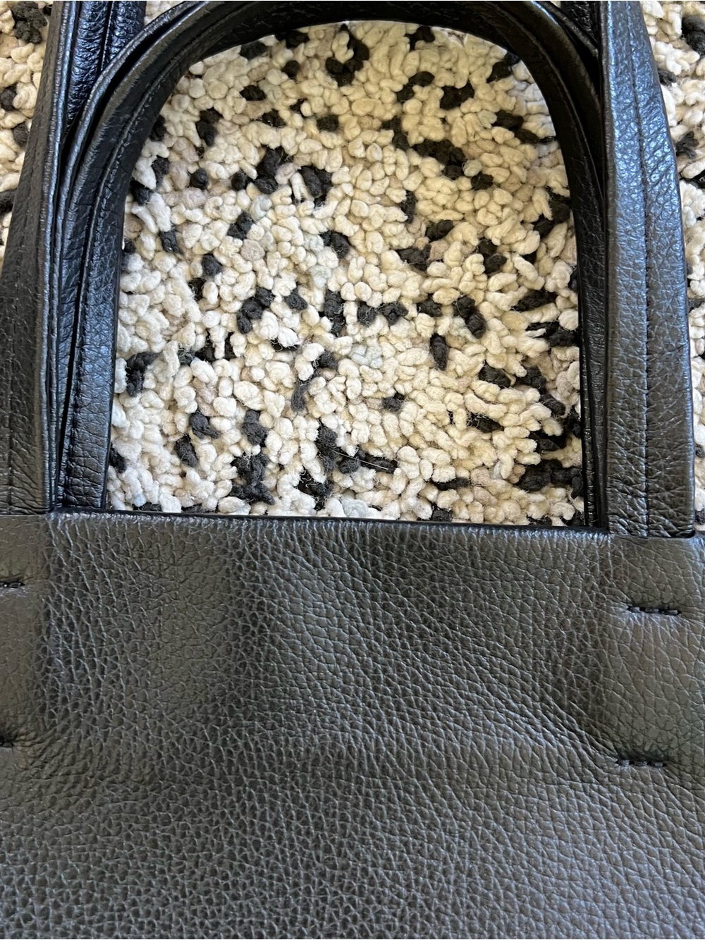 Cuyana Small Easy Tote Pebbled Leather Black - Picture 12 of 15